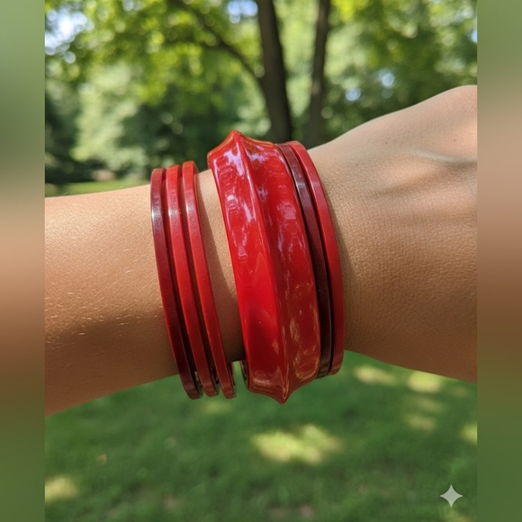 ❤️🍒 Wide Vintage Bangle Bright Cherry Red Space Age Bracelet ♥️🍒♥️ - Picture 13 of 13